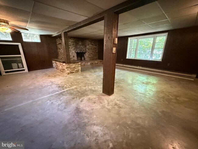 Building Photo - 11103 Putman Rd
