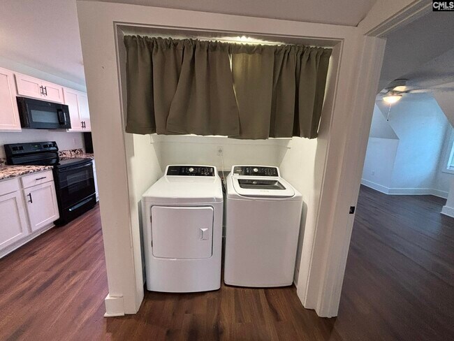 Building Photo - 329 S Saluda Ave