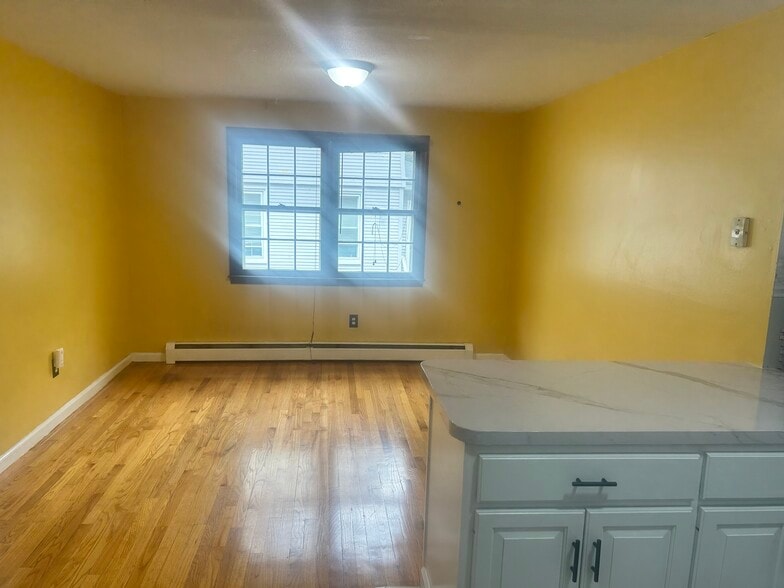 Dining room - 204 School St