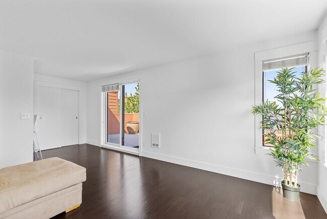 Building Photo - Wallingford one-bedroom one bath, includes...
