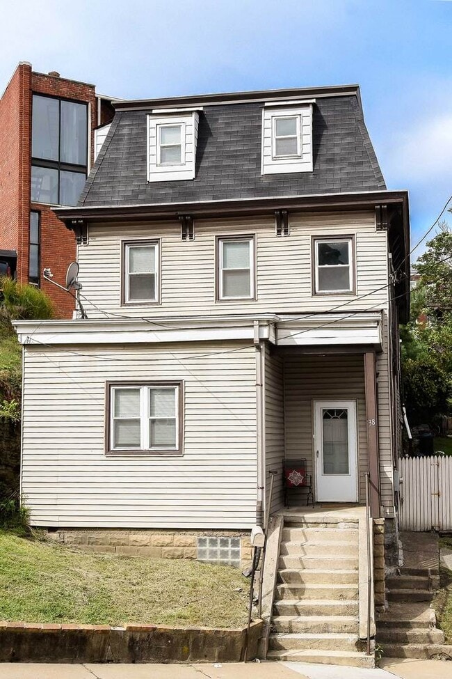 Building Photo - Mt. Washington house, 3 bedroom 2 1/2 bath house with great kitchen, yard, laundry June 1st