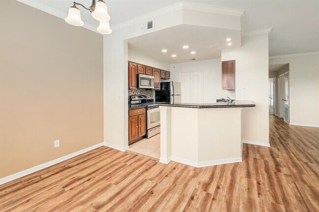 Building Photo - 6000 Shepherd Mountain Cove