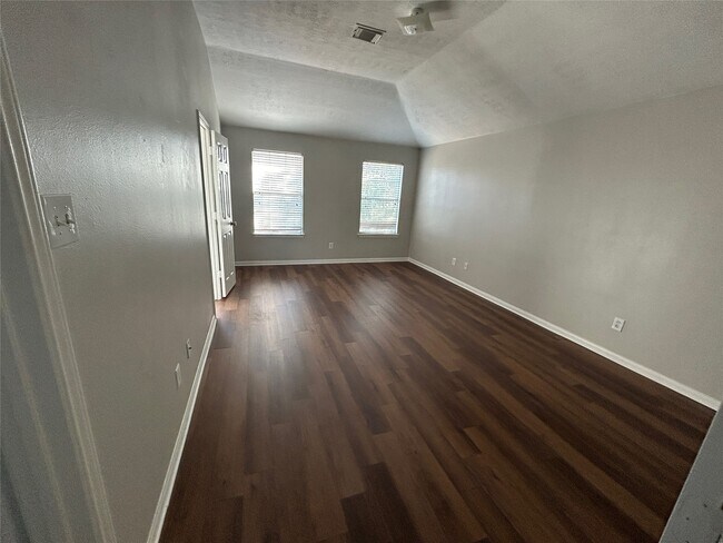 Building Photo - 21523 Aldercy