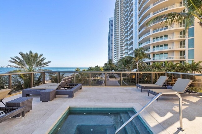 Building Photo - 16275 Collins Ave