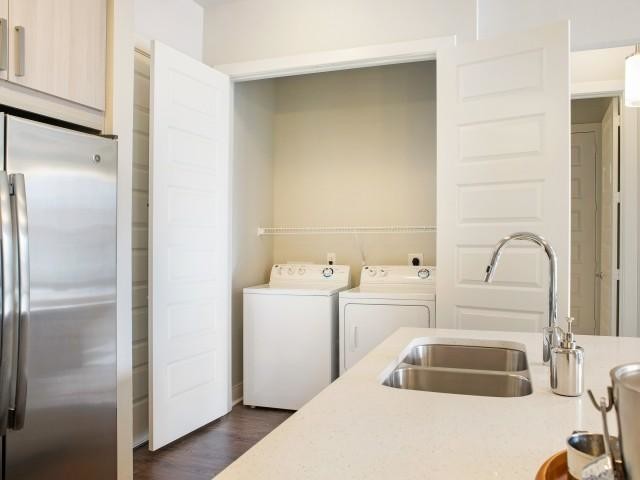 Building Photo - 2 bedroom in Dallas TX 75202