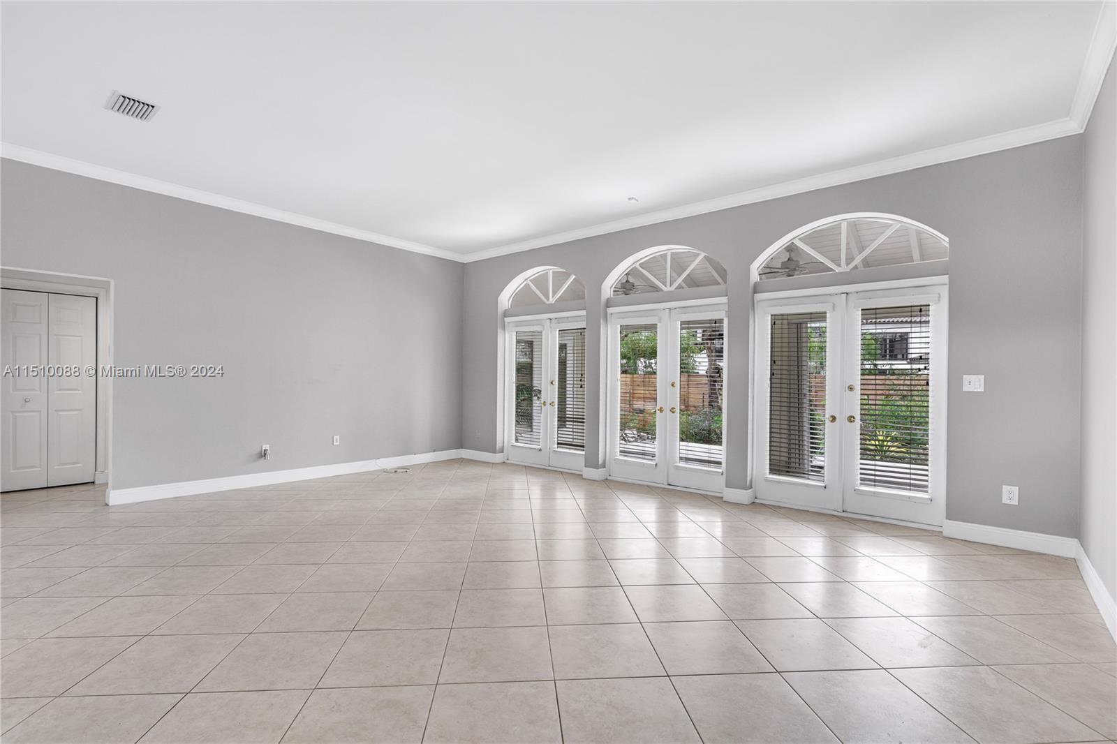 Building Photo - 5253 NW 94th Doral Pl