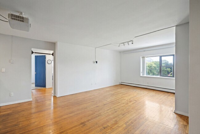 Building Photo - 204 Woodcliff Ave