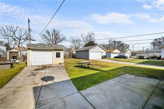 Building Photo - 2438 Brookdale Ave