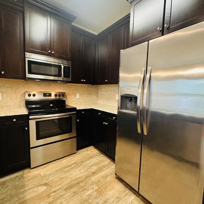 Building Photo - Spacious Duplex Now Available in Orange, TX!