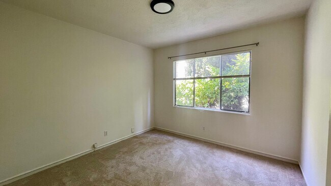 Building Photo - 3608 Bickerstaff Rd