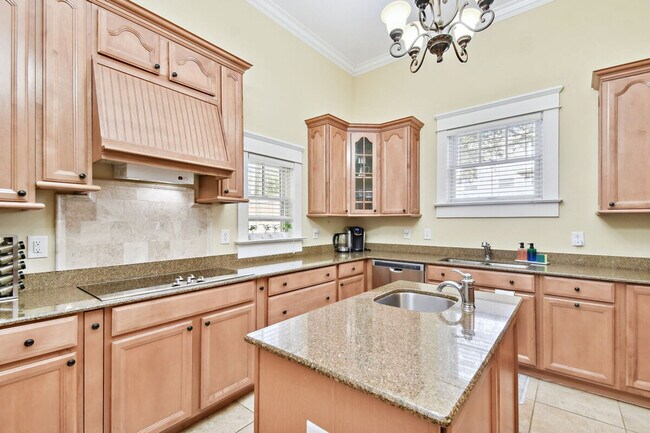 Building Photo - 509 S Willow Ave