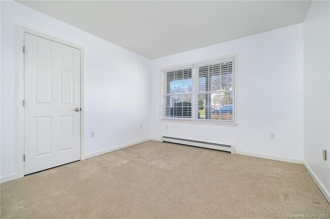 Building Photo - 217 Highlawn Rd