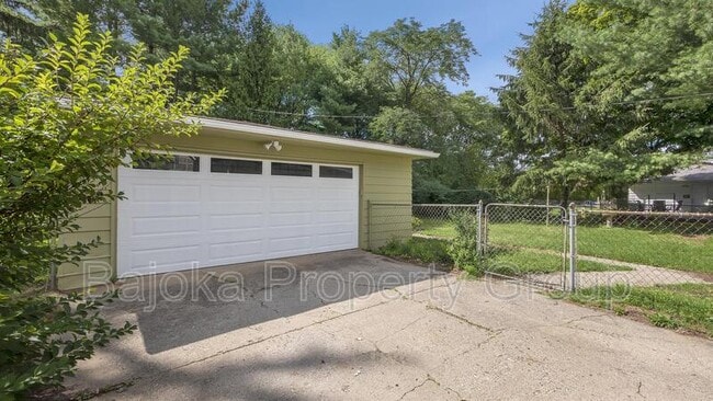 Building Photo - 265 N Milford Rd