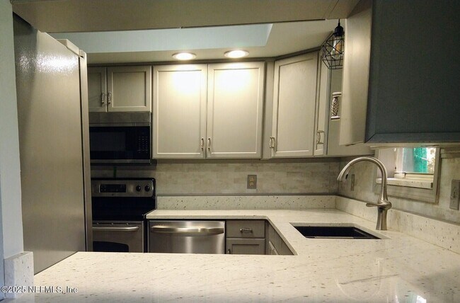 Building Photo - 8201 Hall Ln