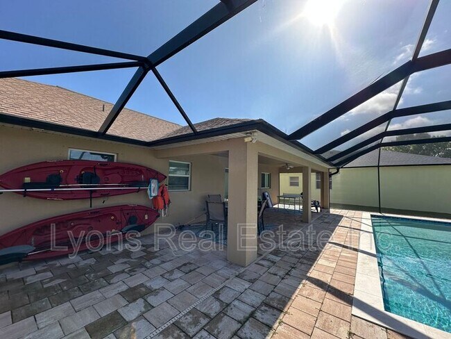 Building Photo - 2202 SE 8th St