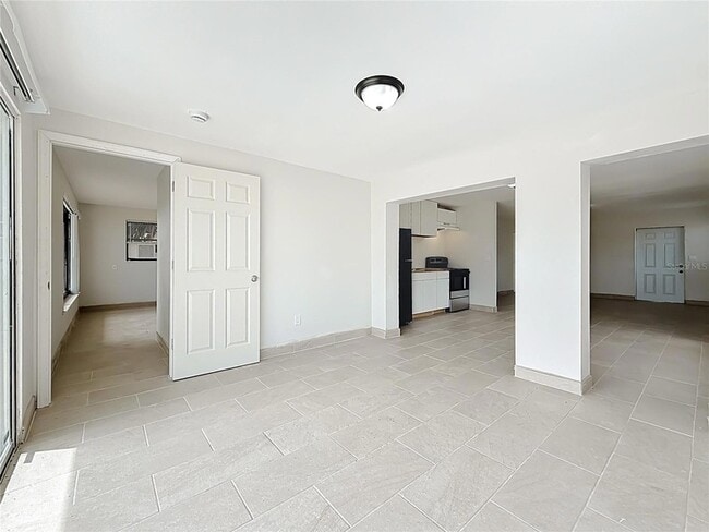 Building Photo - 497 Normandy Rd