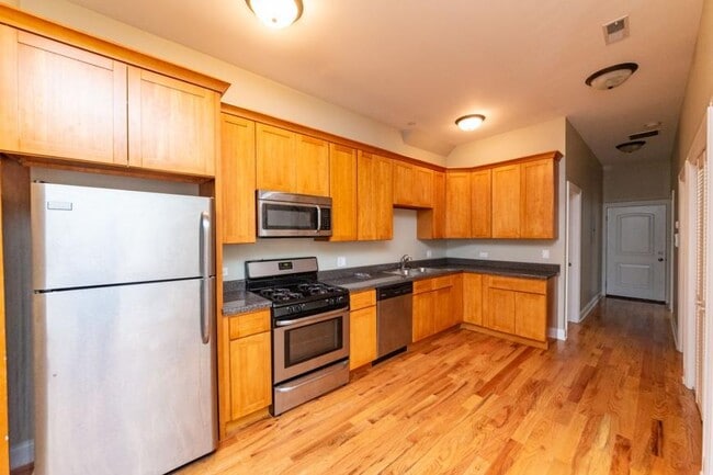 Building Photo - 2 bedroom in Chicago IL 60613