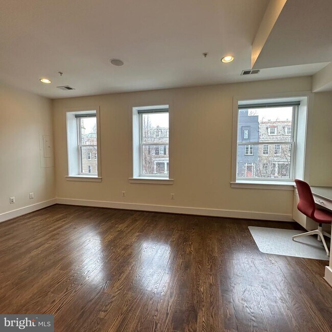 Building Photo - 1478 Harvard St NW