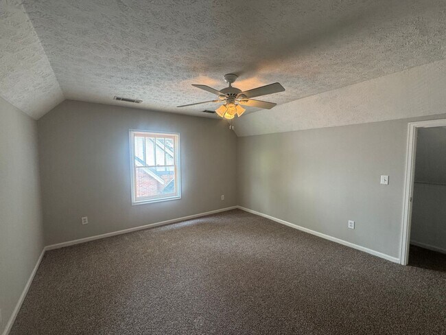 Building Photo - Four Bedrooms in The Garden District
