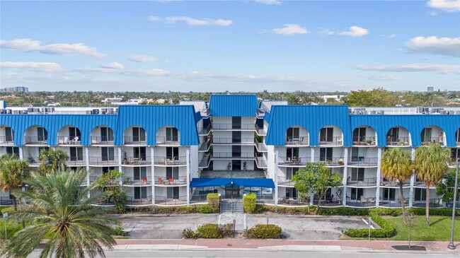 Building Photo - 3909 N Ocean Blvd