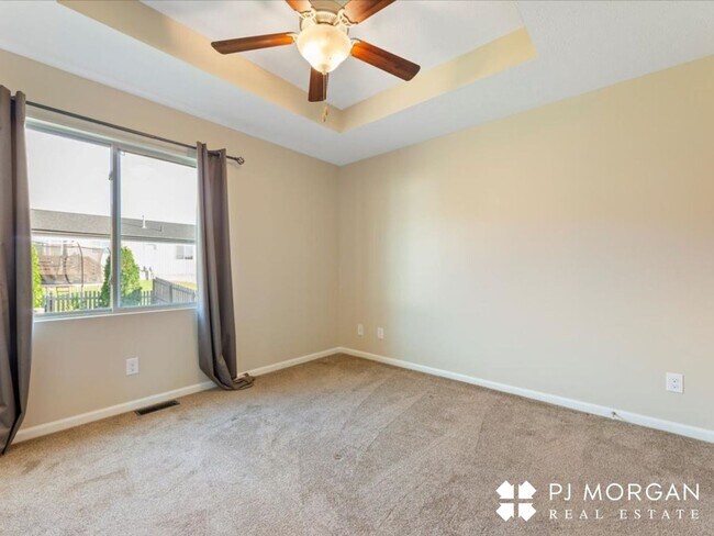 Building Photo - 3 Bedroom , 2 Bathroom House - Available I...