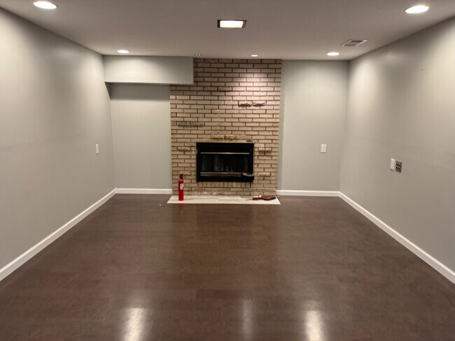 Building Photo - 6701 Kingston Dr