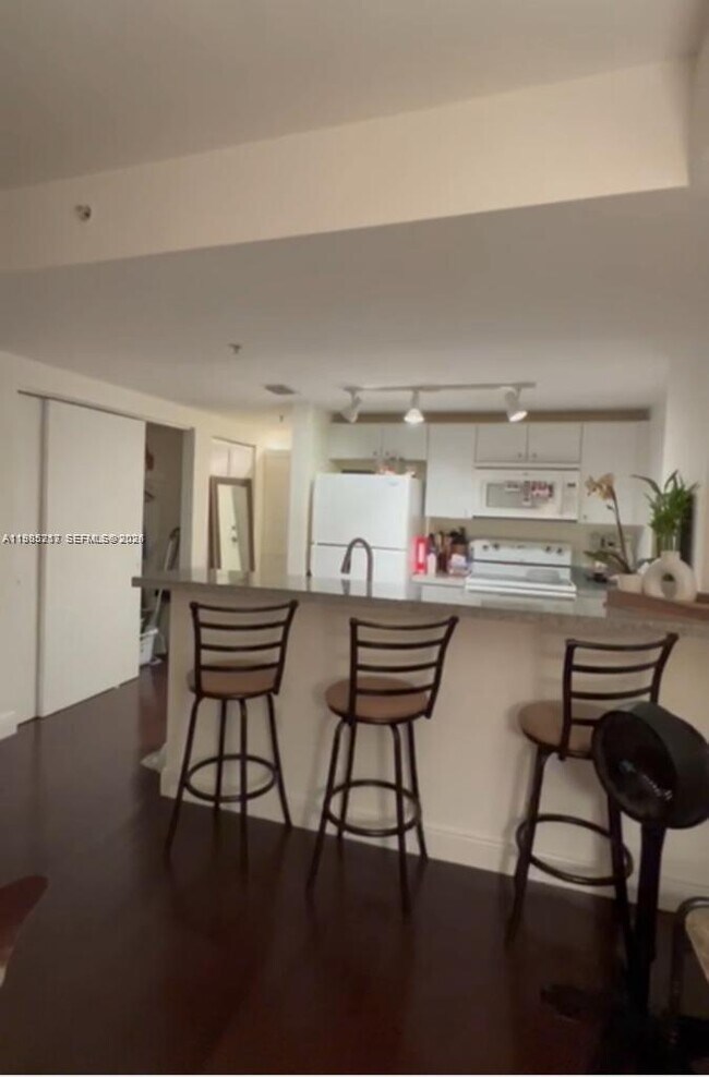 Building Photo - 2740 SW 28th Terrace