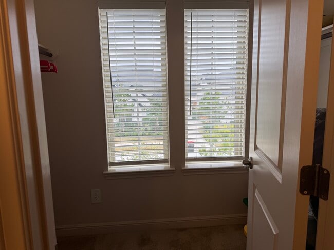 Building Photo - 5423 Caroline Lake Dr