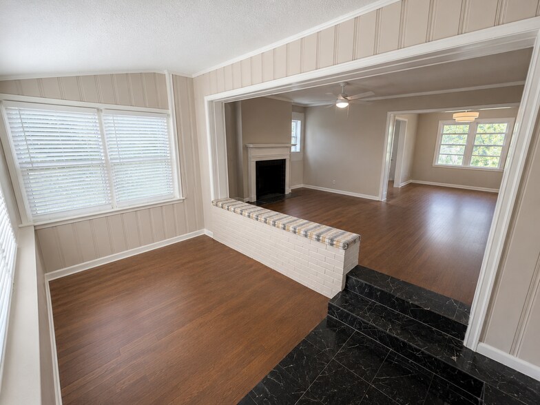 Building Photo - 51 Screven St NE