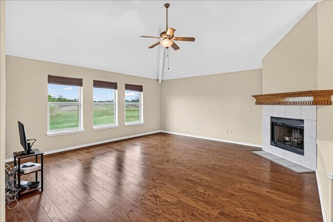 Building Photo - 6325 Oso Pkwy