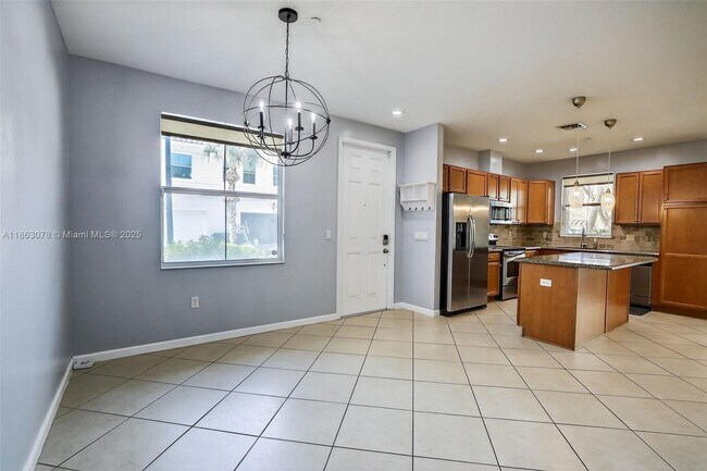 Building Photo - 2938 St Thomas Dr