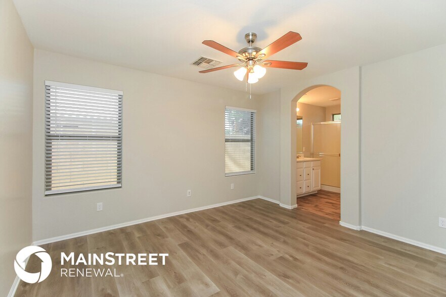 Building Photo - 1320 E Julie Ave