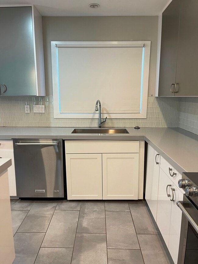 Building Photo - 2927 E Fairmount Ave