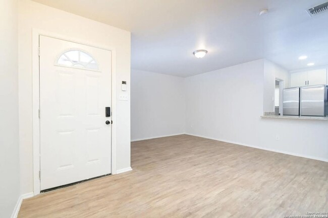 Building Photo - Modern 4-Bedroom House Near Leon Valley