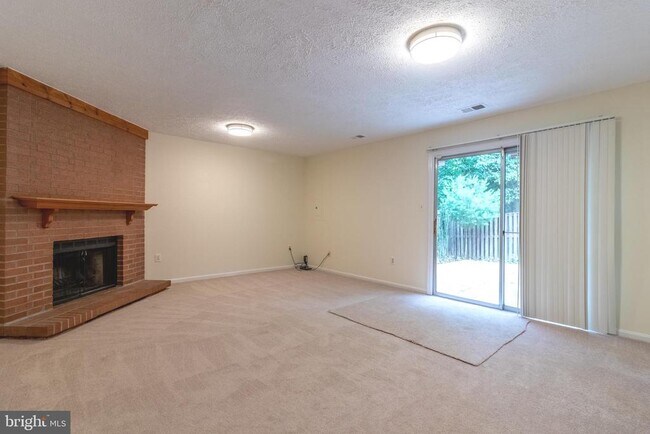 Building Photo - 4796 Gainsborough Dr