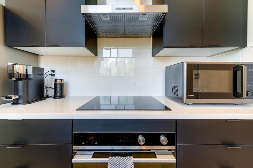 Building Photo - 510 Iris St