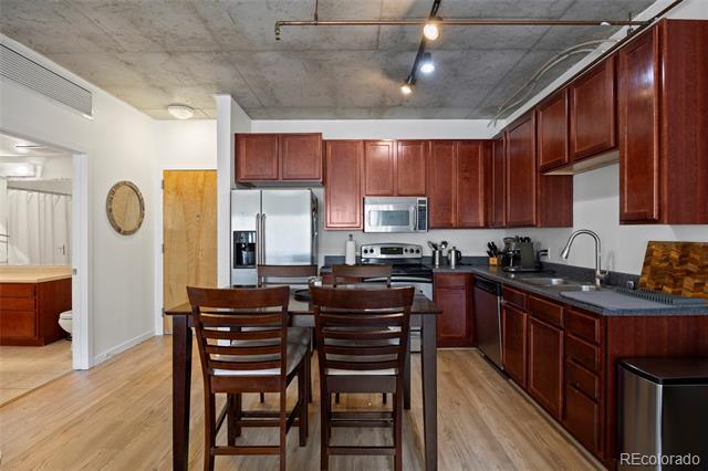 Building Photo - 1475 Delgany St