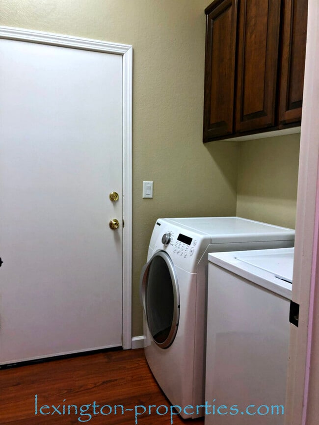 Building Photo - Stunning, 3 Bed, 2 Bath, +Office, Home near Gayaldo Park in Rocklin!