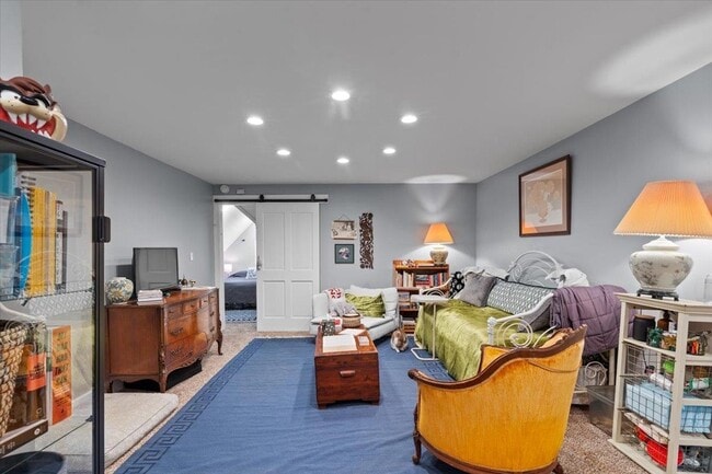 Building Photo - 227 N Willett St