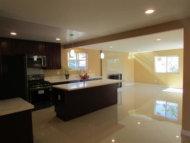 Building Photo - 8050 Columbus St