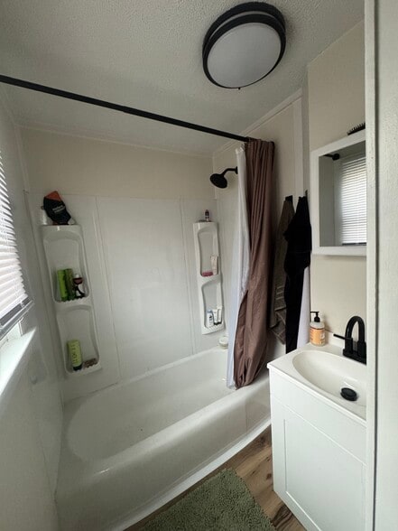 Bathroom - 4 Palmer St