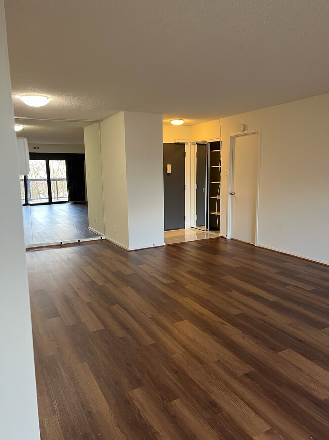 Living/dining room - 203 Yoakum Pky