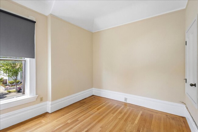 Building Photo - 2111 Buena Vista Ave