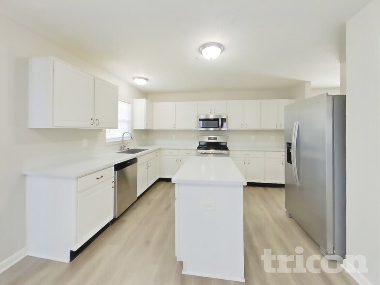 Building Photo - 1003 Pine Ridge Way