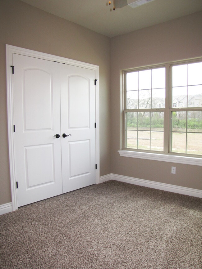 Building Photo - STUNNING 4 Bedroom, 2.5 Bathroom, 2 Car Garage In Fayetteville, AR