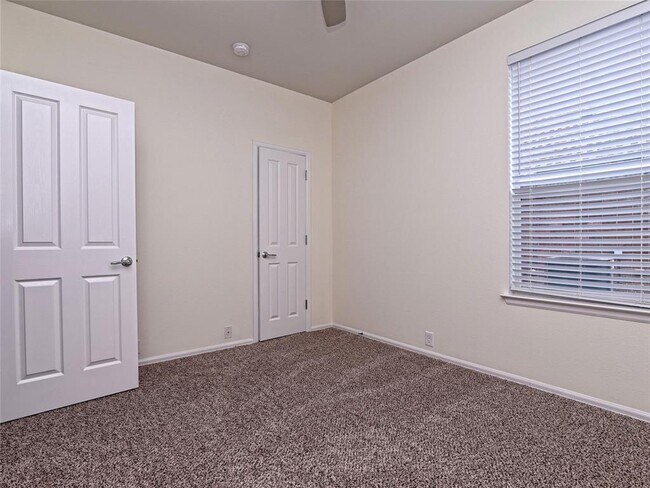 Building Photo - 133 Rain Lily Cir