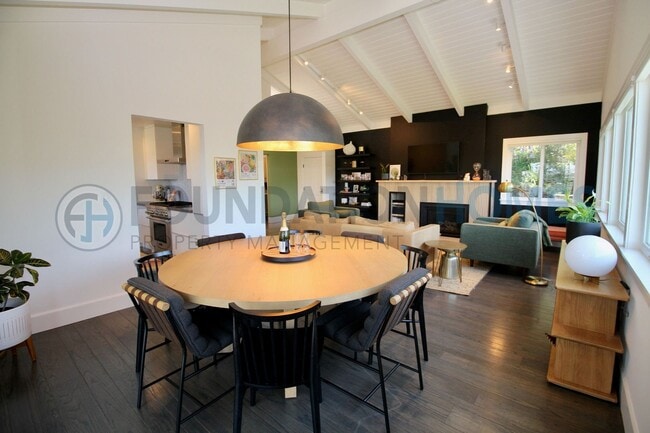 Building Photo - Fully Furnished 5BD/2.5BA Hillside View Home-FOUNDATION