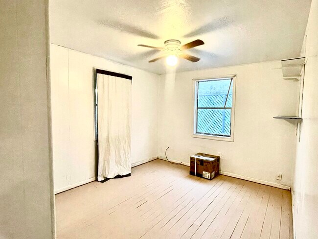 Building Photo - 3211 Galveston St