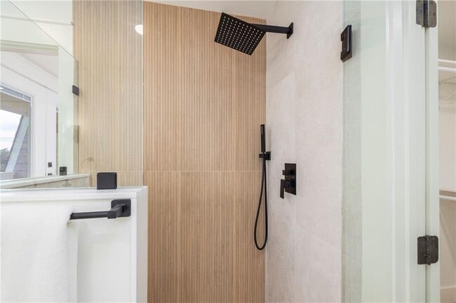 Building Photo - 7 Sheffield Ave