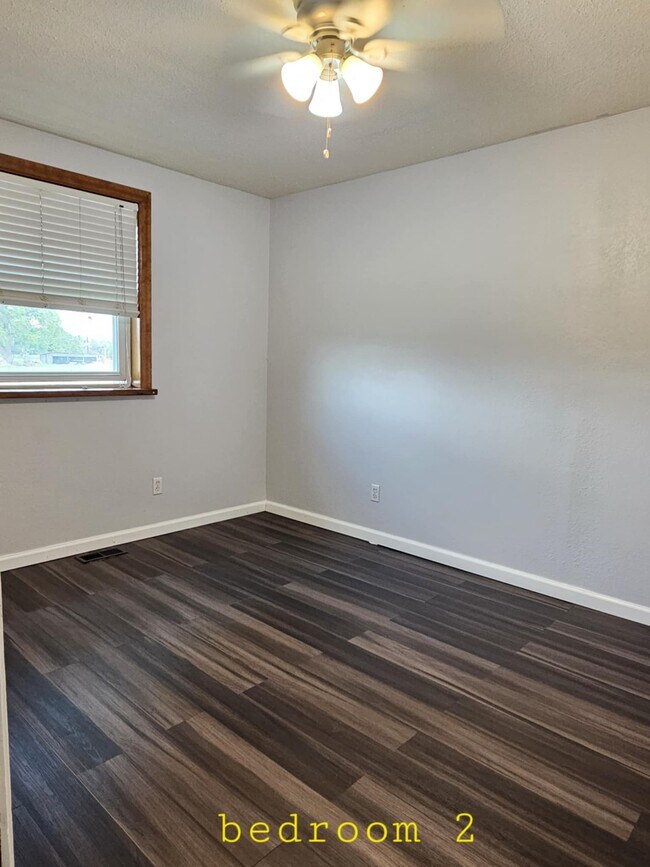 Building Photo - 400 S Neilson Ave